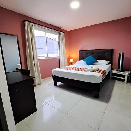 Hotel 9-25 Pereira Esterno foto