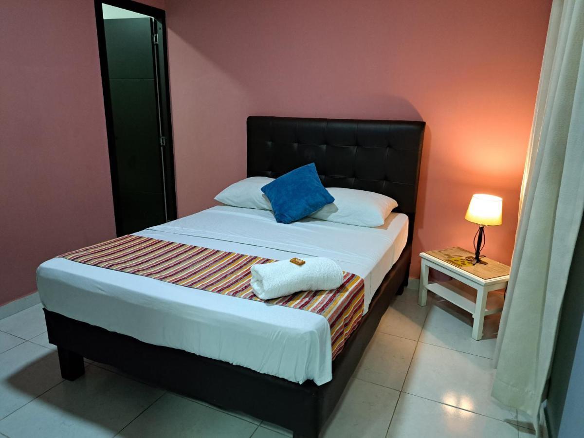 Hotel 9-25 Pereira Esterno foto