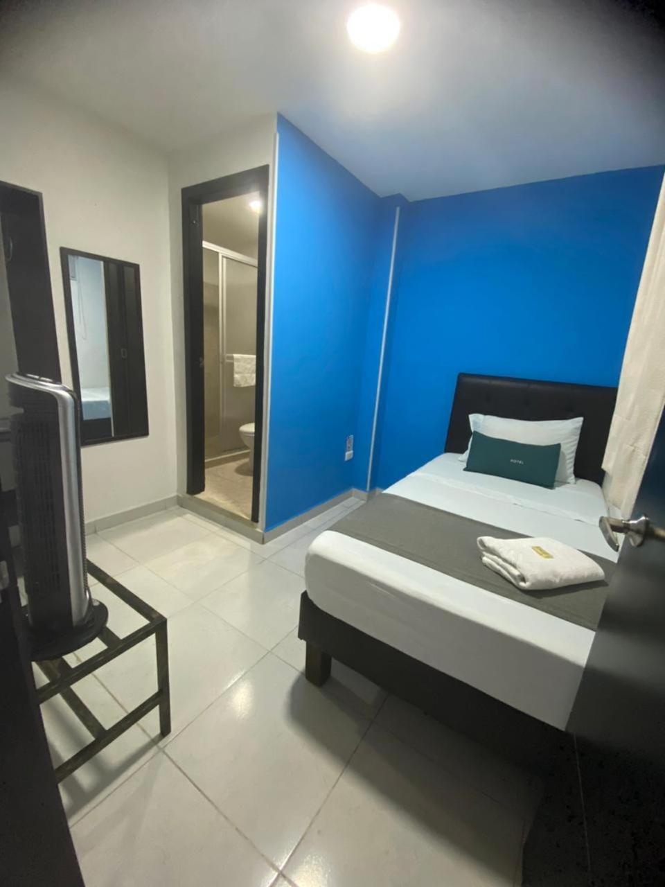 Hotel 9-25 Pereira Esterno foto